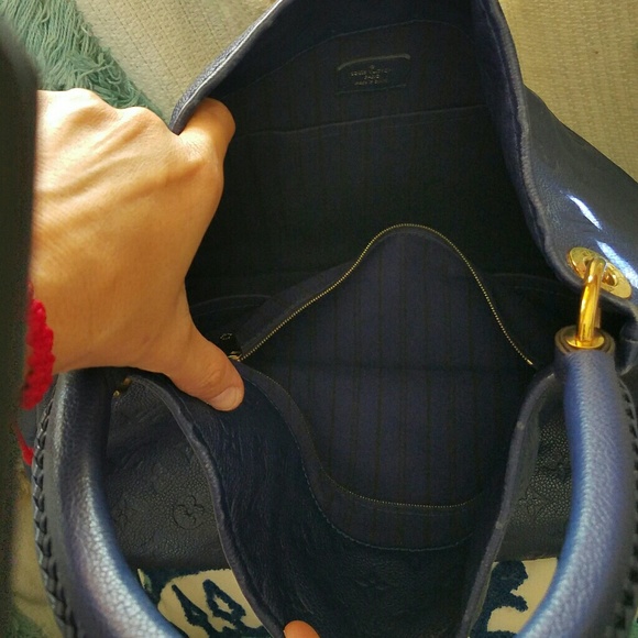 SOLD SOLD Athentic Louis Vuitton Preowned Arsty MM - Picture 5 of 8