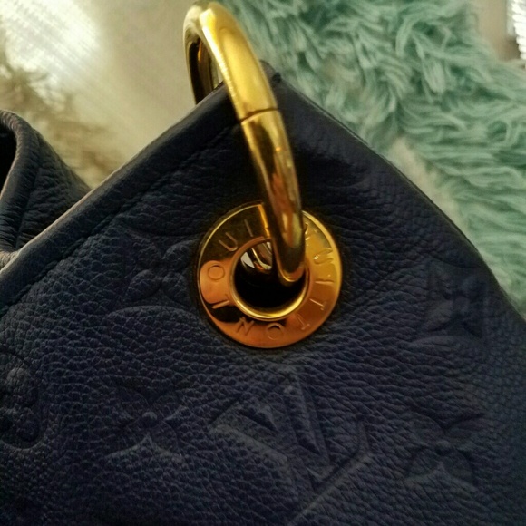 SOLD SOLD Athentic Louis Vuitton Preowned Arsty MM - Picture 7 of 8