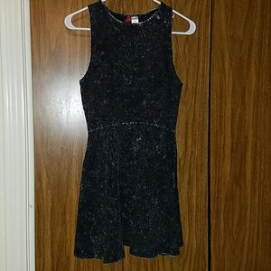 Black and white h&m skater dress !!