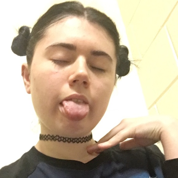 Meet your Posher, Lily - Picture 5 of 8