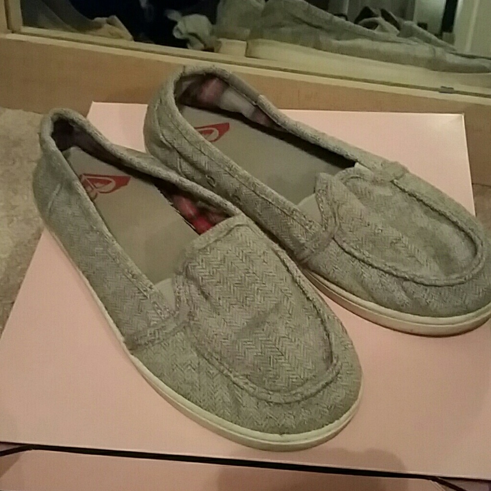 Roxy gray flat size 6