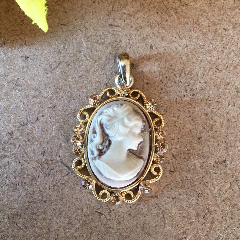 Cameo Brooch Pendant