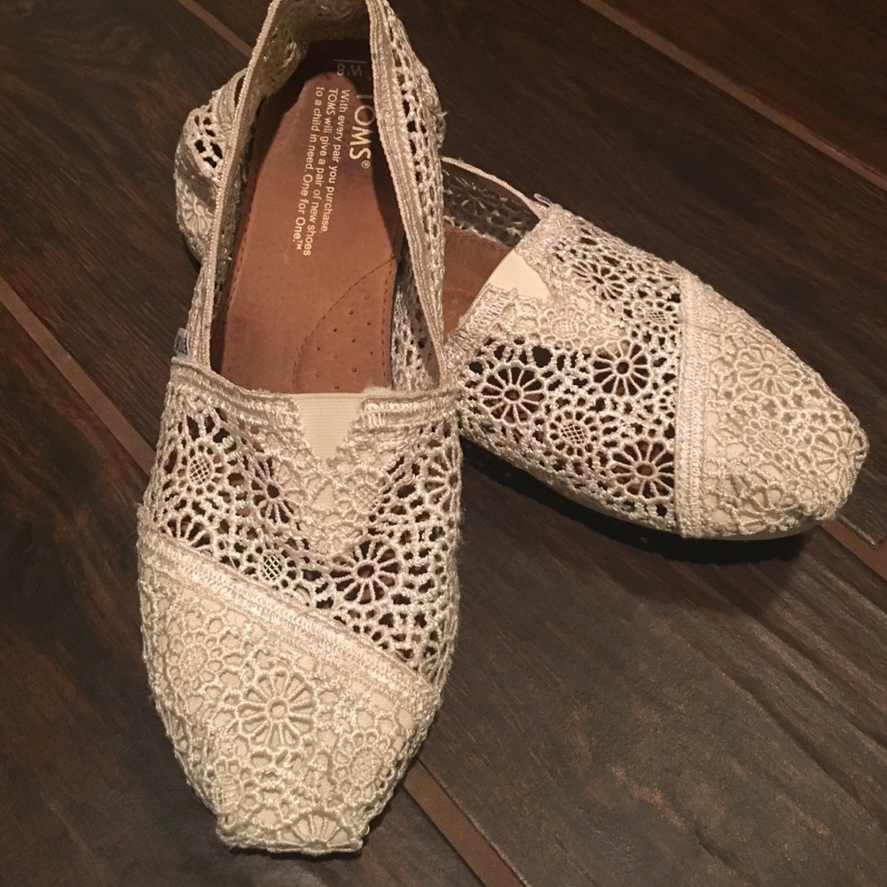 Off white lace Toms sz 8