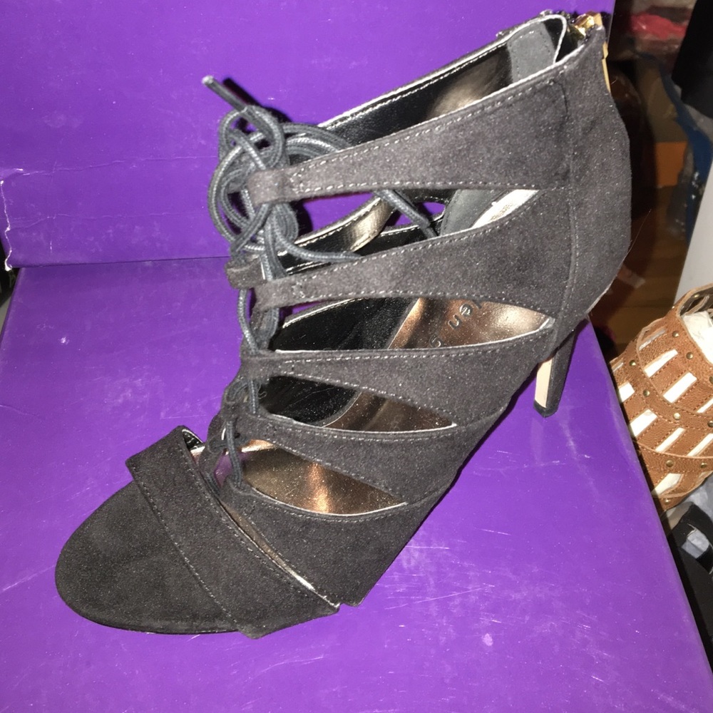 Madden girl Raceyyy black heels. Never worn. SZ 8