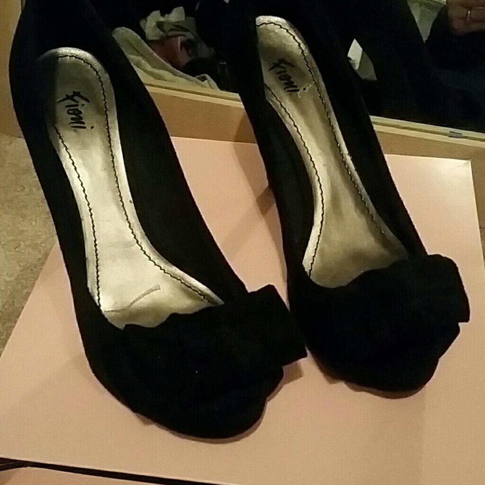 Women's suede black heel size 6