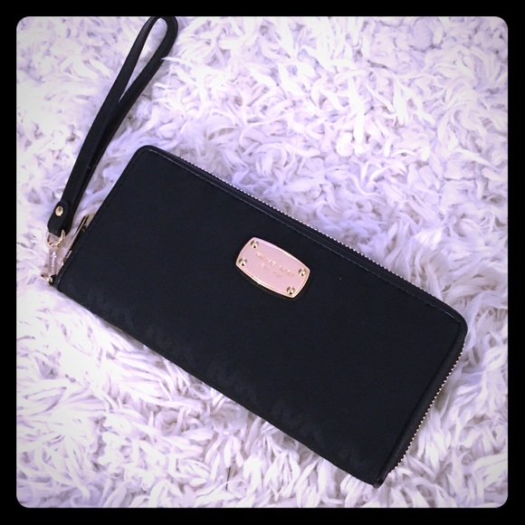Michael Kors Handbags - NEW Michael Kors Jet Set Black Wallet Wristlet