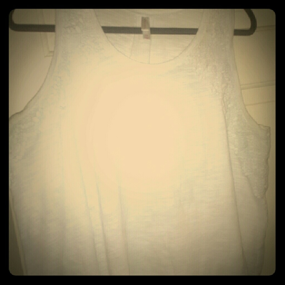 Sleeveless casual top