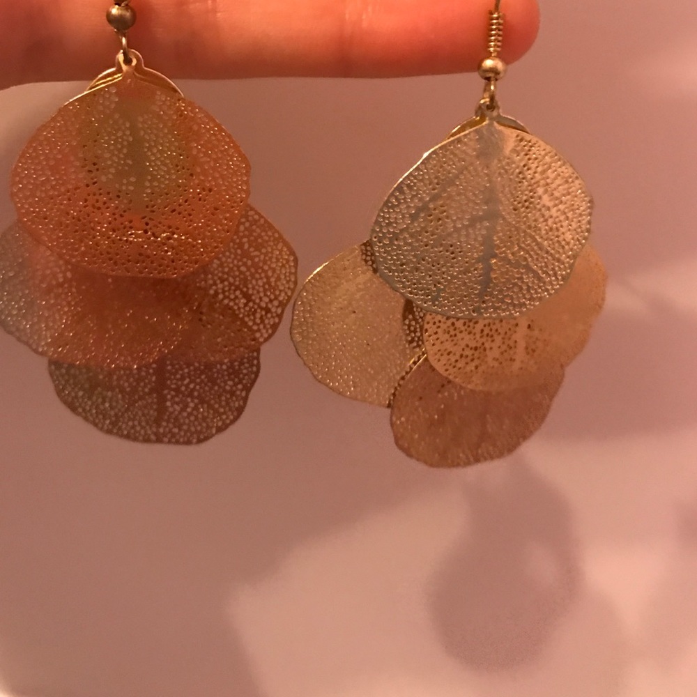 Gold dangling earrings