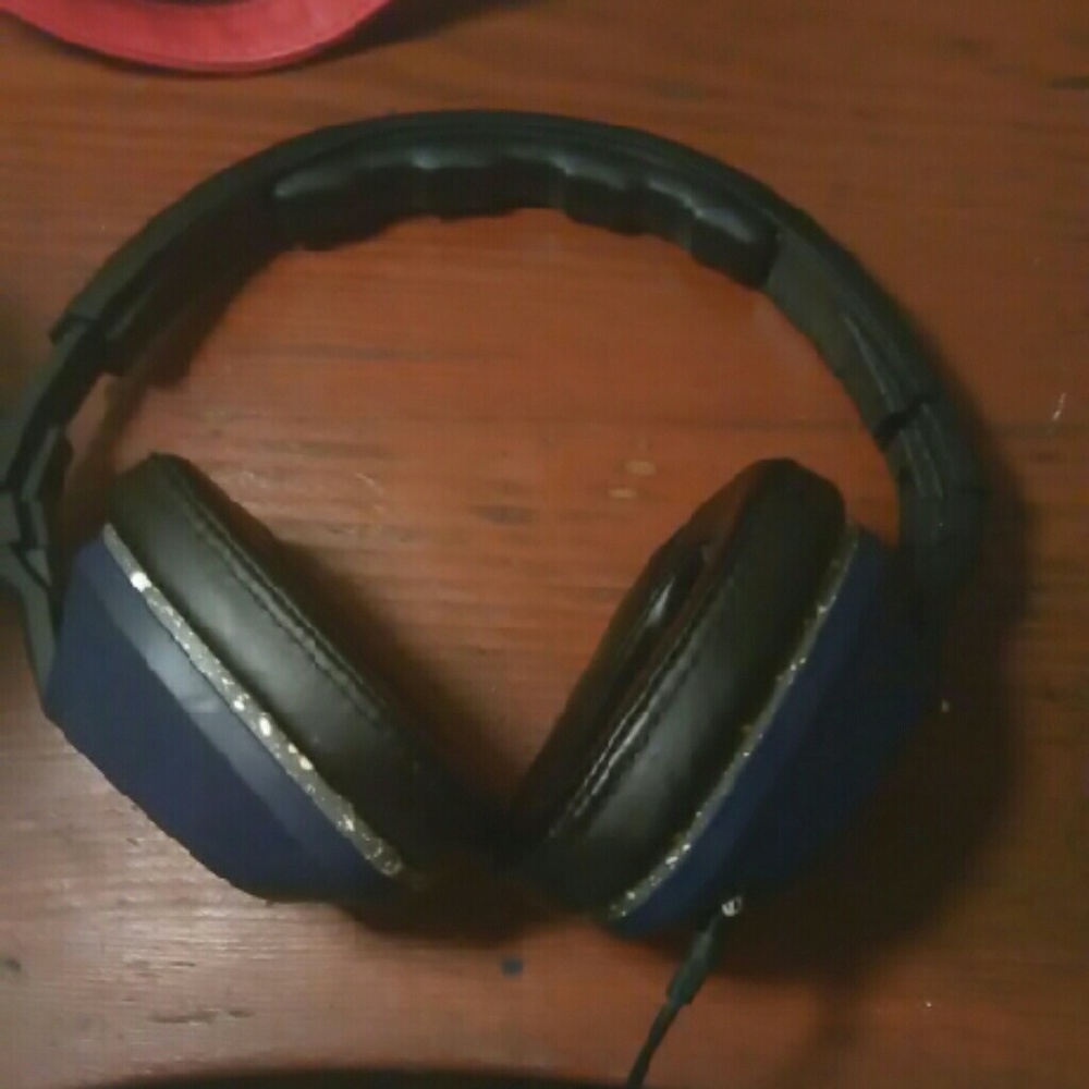 Studio headphones skull