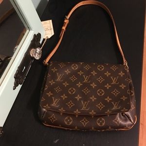 LV purse
