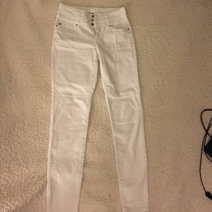 Gorgeous White Skinnys 3 Button