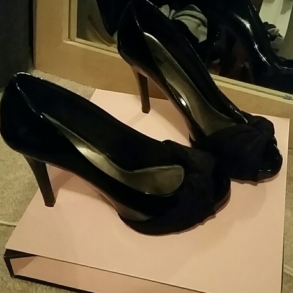 Women's size 6 black suede and leather heel