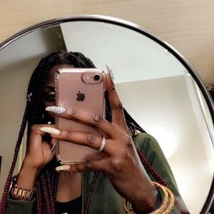 Meet your Posher, Nia