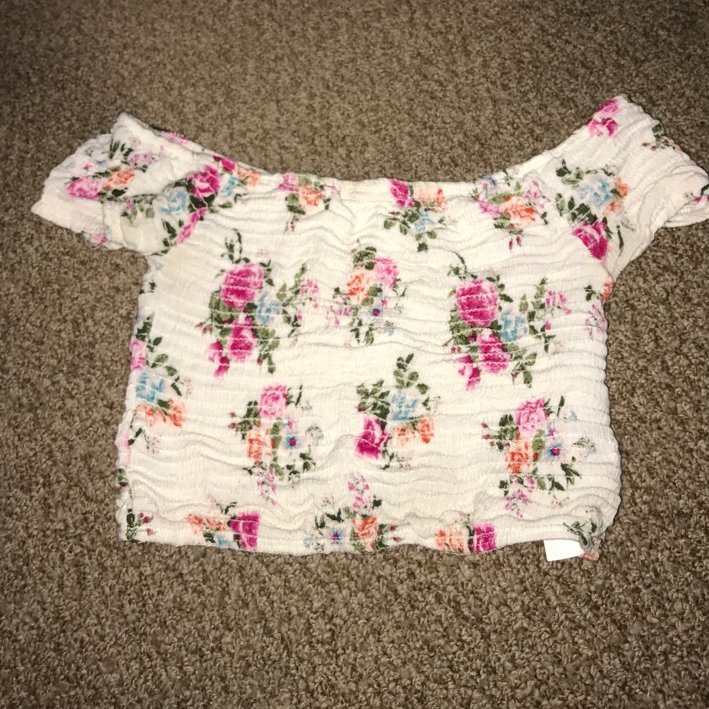 Crop Brandy Melville off the shoulder shirt