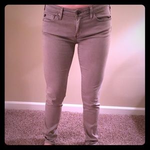 Khaki AG Jeans.