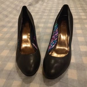 Black Rooster, size 11 black heels