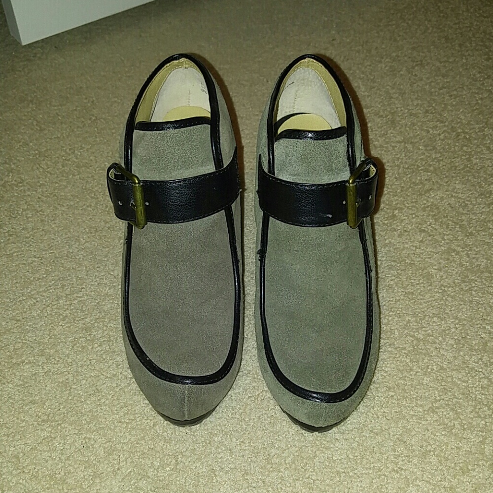 Grey suede wedge booty
