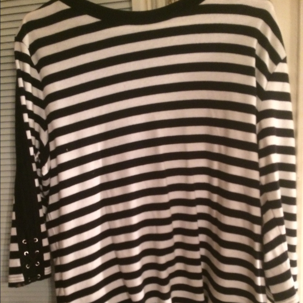 Chaps black and white top