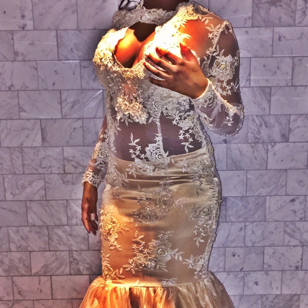 PROM/WEDDING DRESS - Picture 2 of 4