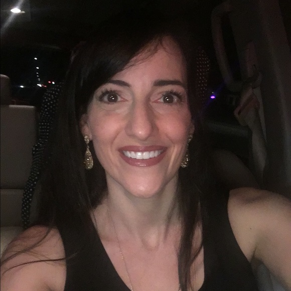 Meet your Posher, Jennifer - Picture 2 of 2