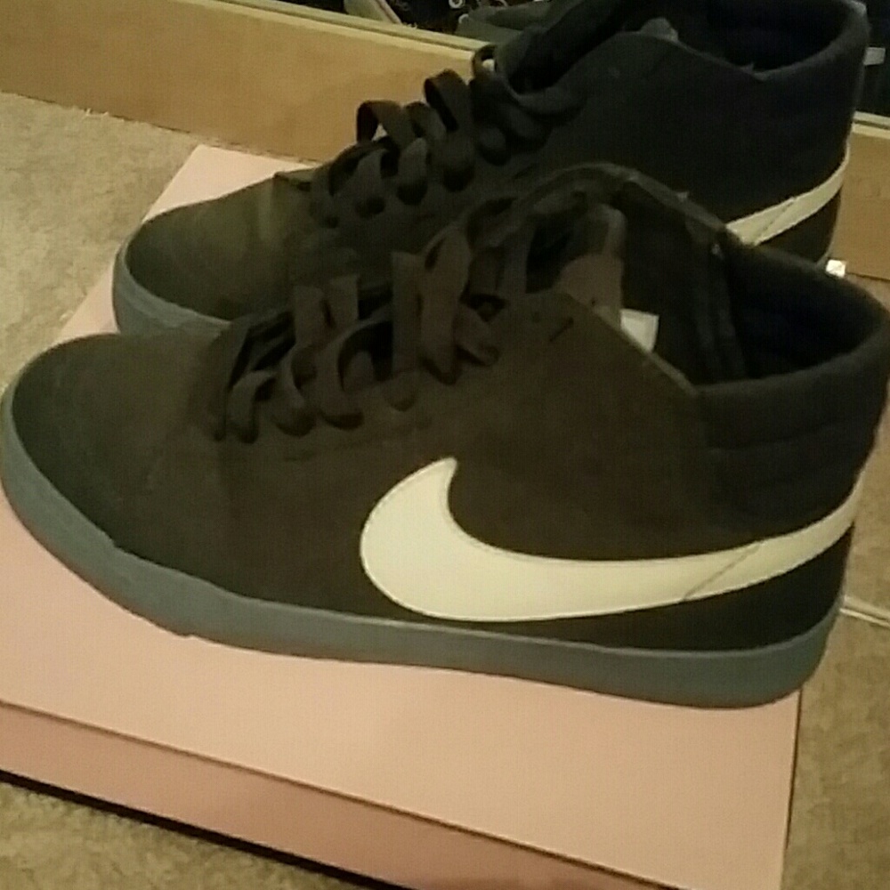 Nike hightops size 6 gray white baby blue