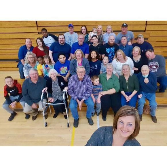 Meet your Posher, Shelly - Picture 1 of 1