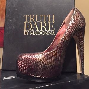 Sexy pump by Madonna