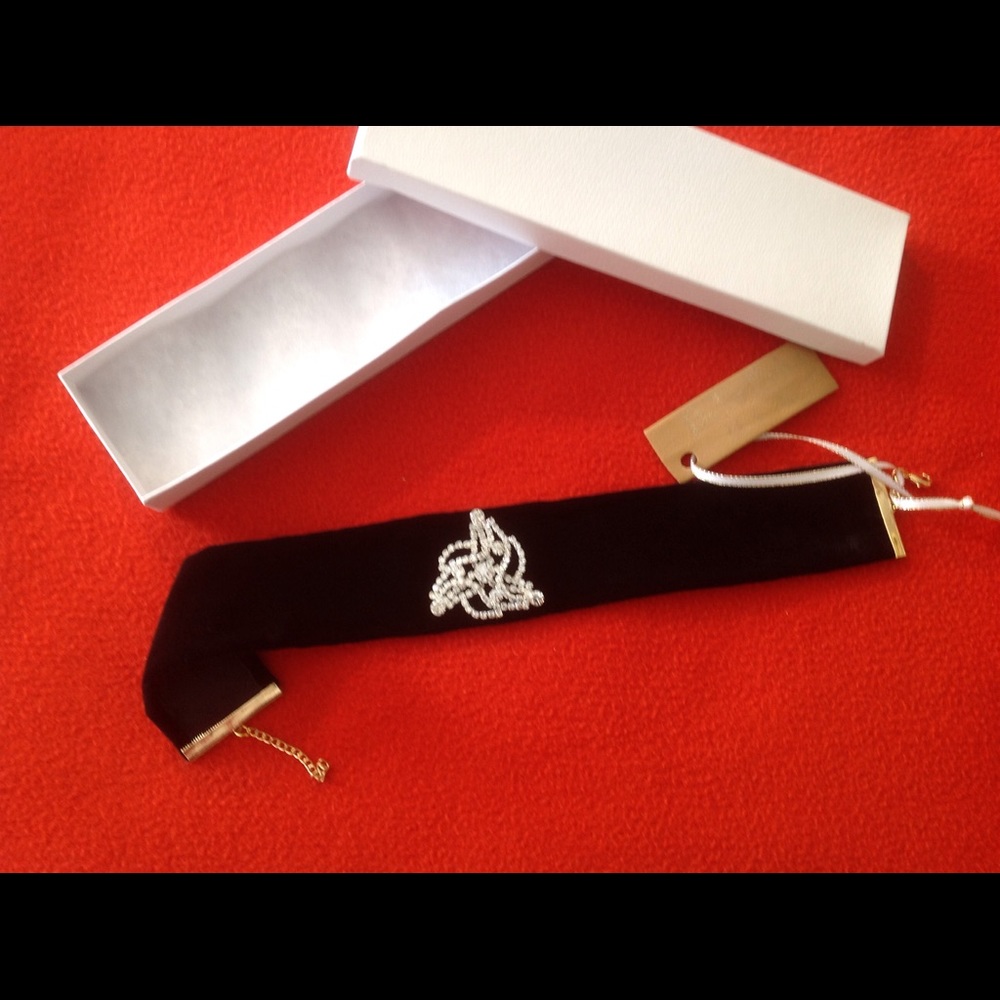 Beautiful Swarovski crystal wide velvet choker