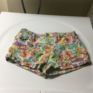High-waisted floral shorts. MINKPINK