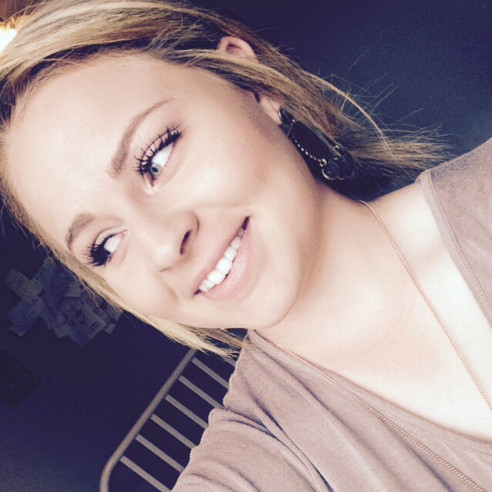 Meet your Posher, Kayla