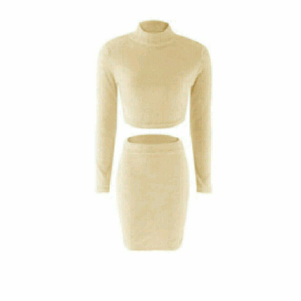 Beautiful 2 piece cream outfit NEW