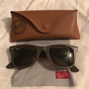 ✨LIKE NEW✨Ray•Ban Original Wayfarer Sunglasses