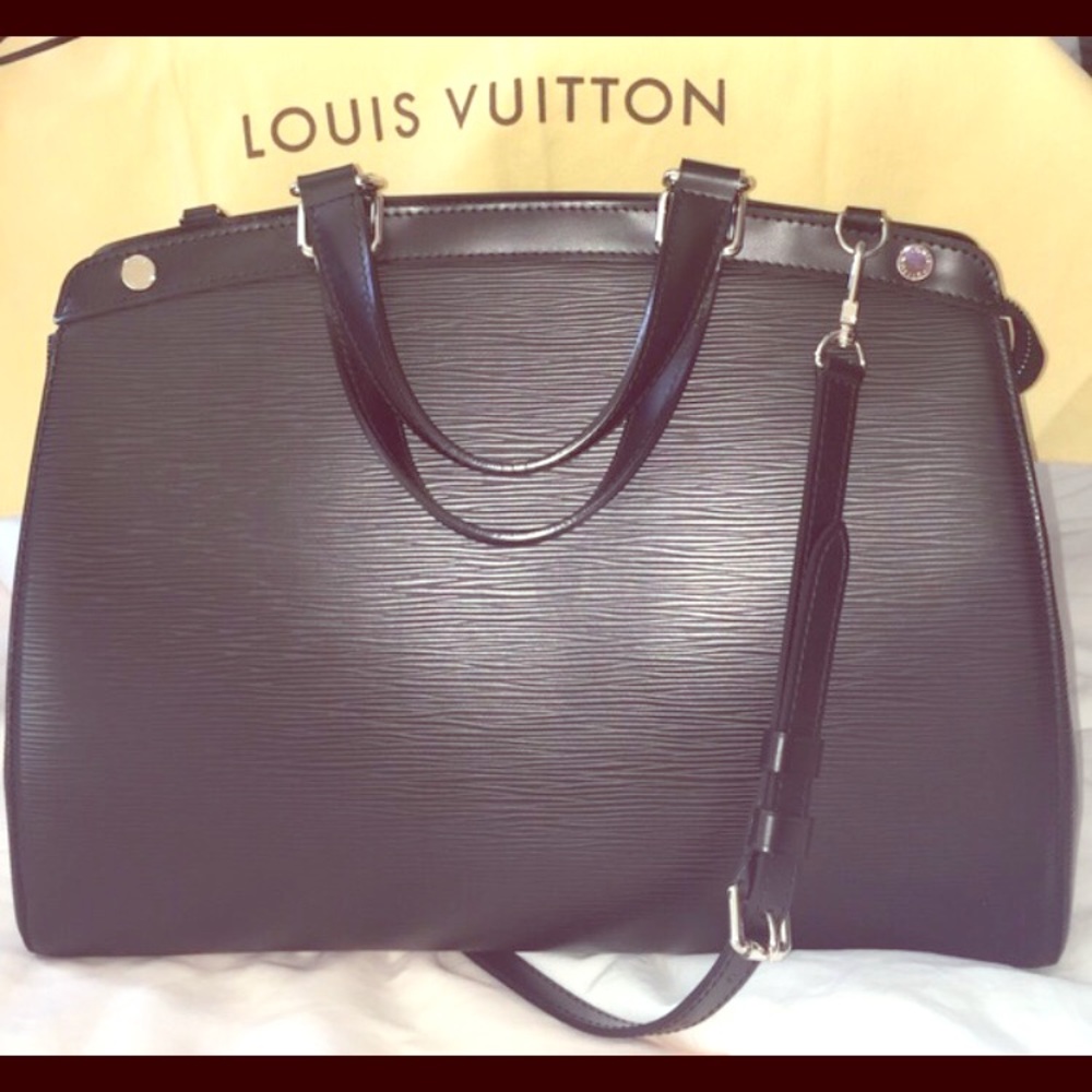 Louis Vuitton brea gm epi noir