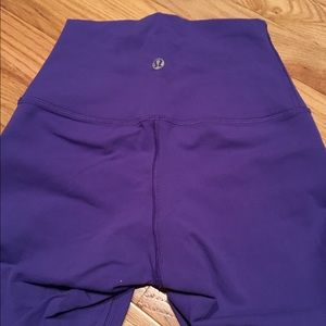 Lululemon High Rise Wunder Under Crops sz 2