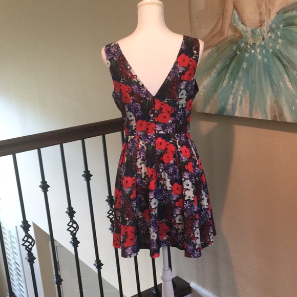 โDONATED 7/7 โค๏ธ Floral, Fit and Flare Dress - Picture 3 of 4