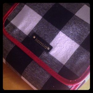 KENSIE hanging travel bag