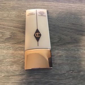 Charlotte Tilbury Light Wonder Foundation