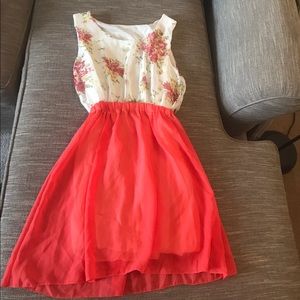 New Beautiful floral dress .size large