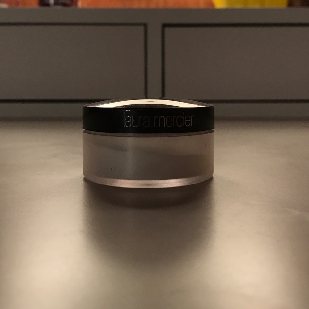 Laura Mercier- Secret Brightening Powder.