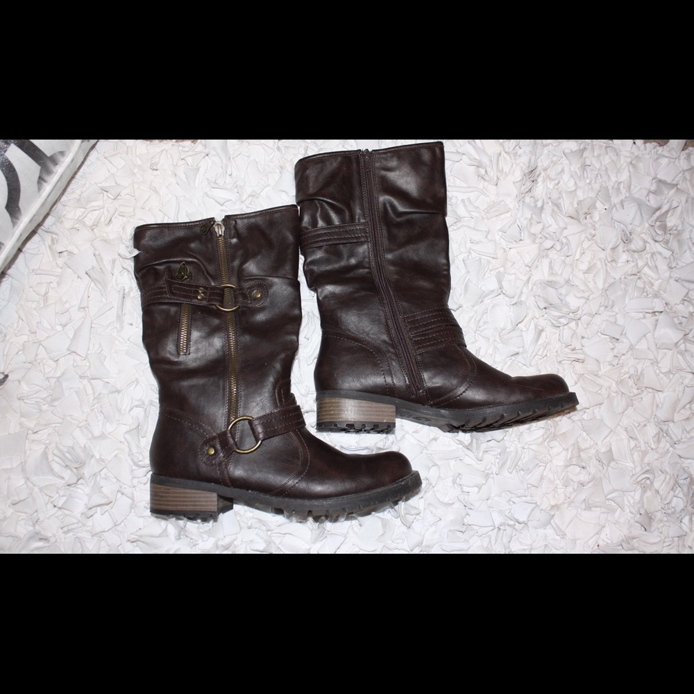 Selling GUESS boots!!! Awesome condition!