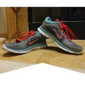 LIKE NEW Gray,  Blue & Orange Nike Running Shoes