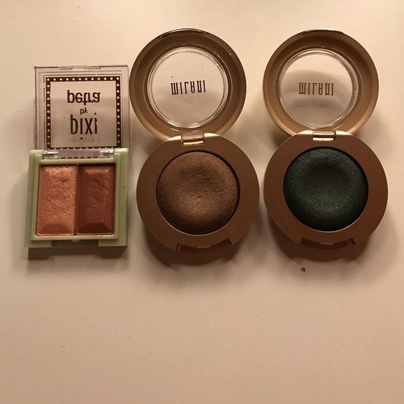 Eyeshadow Bundle. - Picture 3 of 3