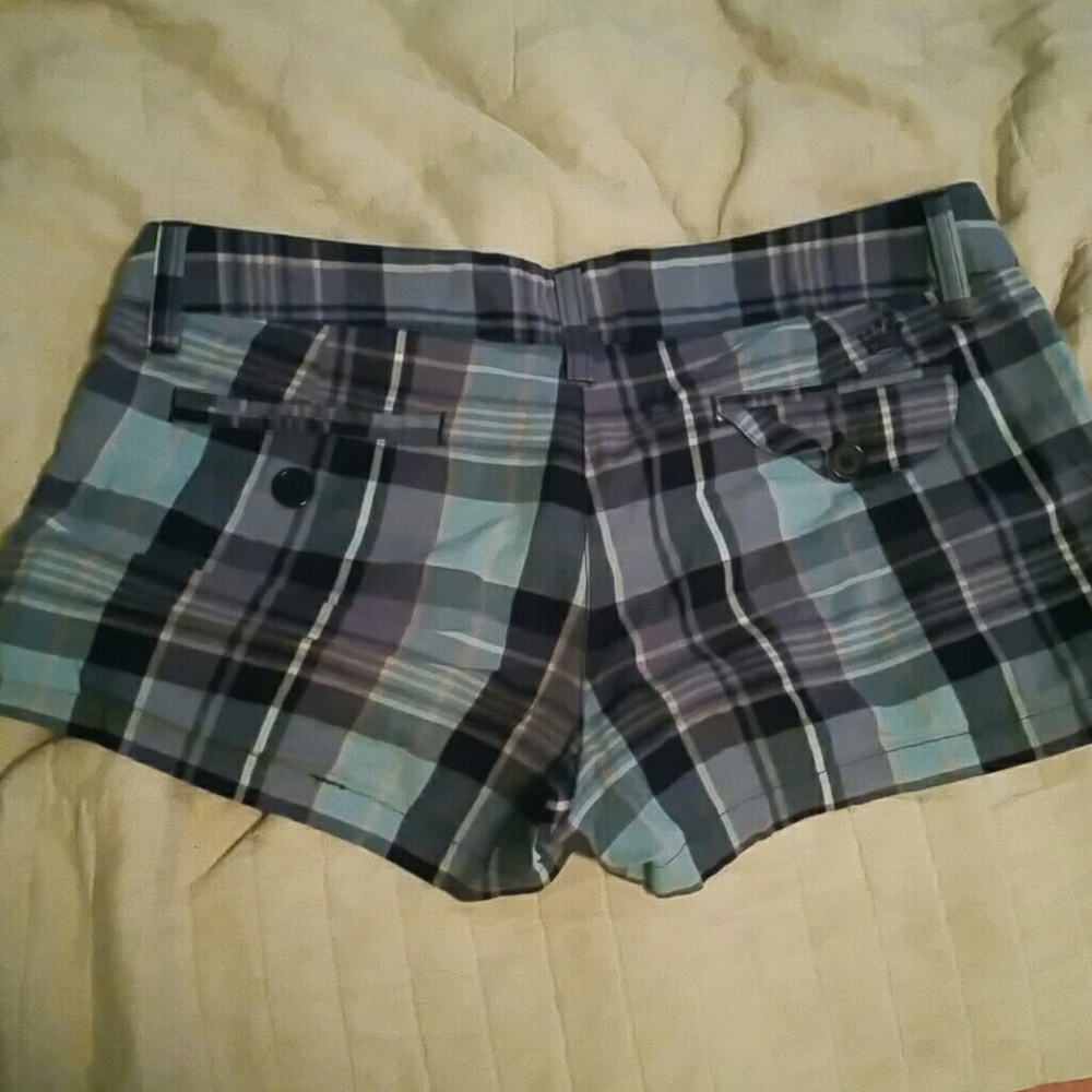 Shorts - Picture 2 of 3