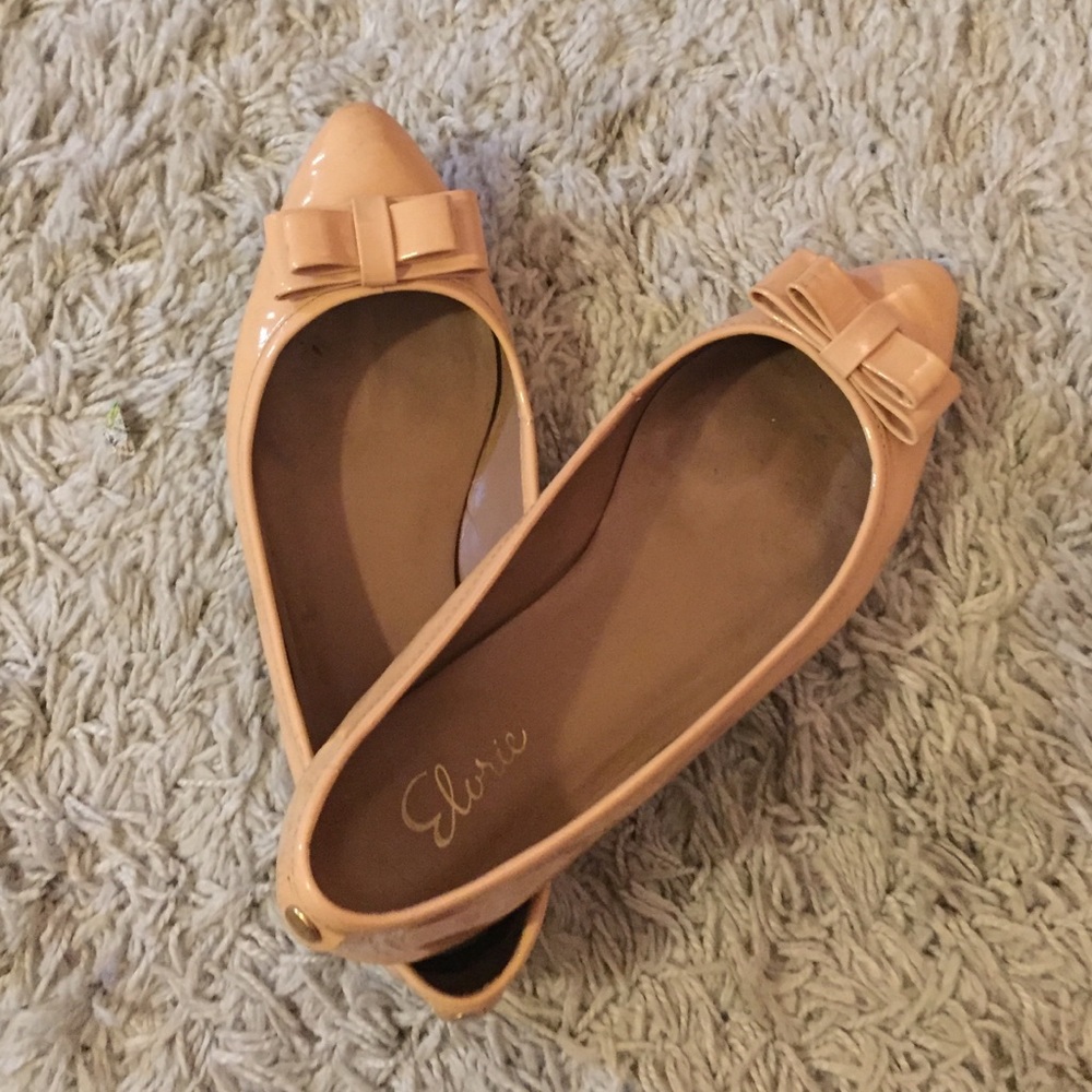 Genuine patent leather ballet flats with bow.