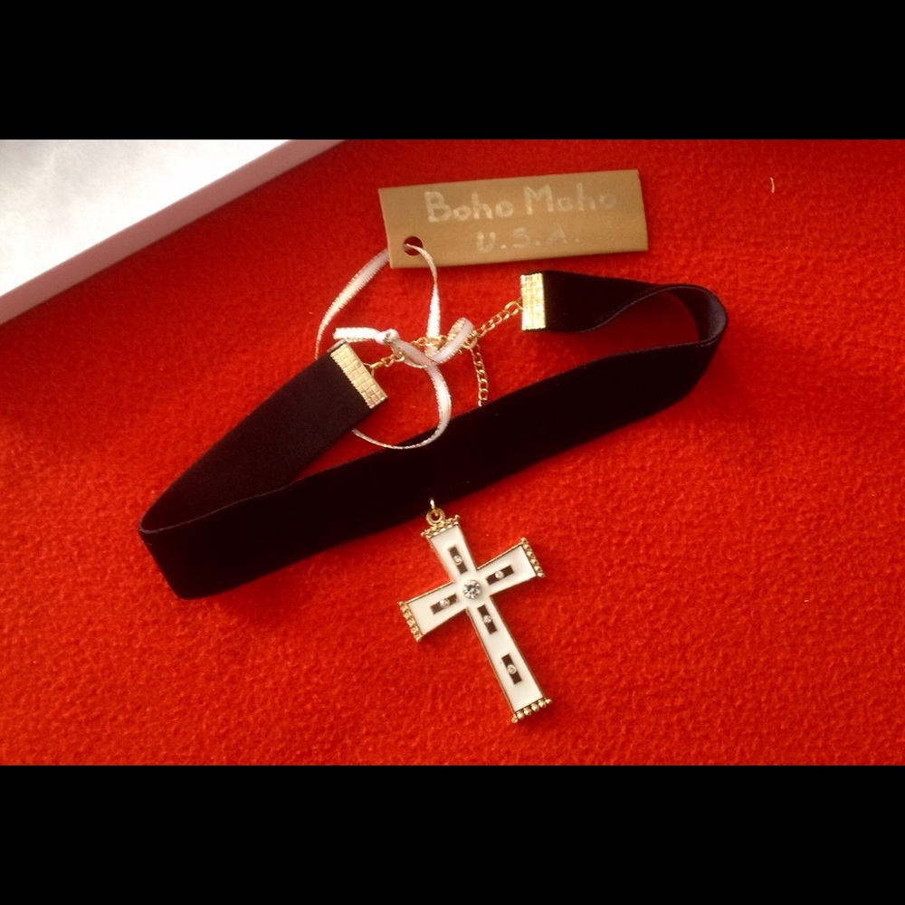 Velvet choker with beautiful cross
