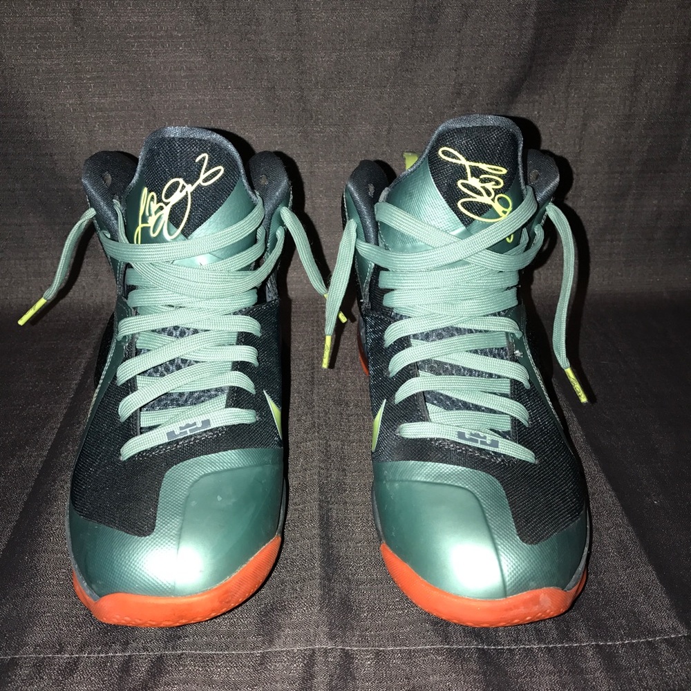 Men's sneakers
