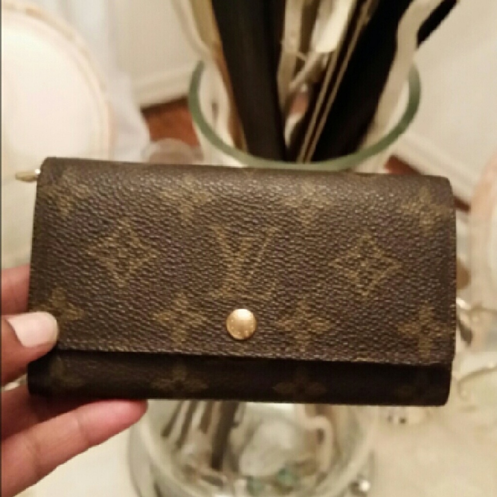 AUTHENTIC  Tresor LOUIS VUITTON WALLET(