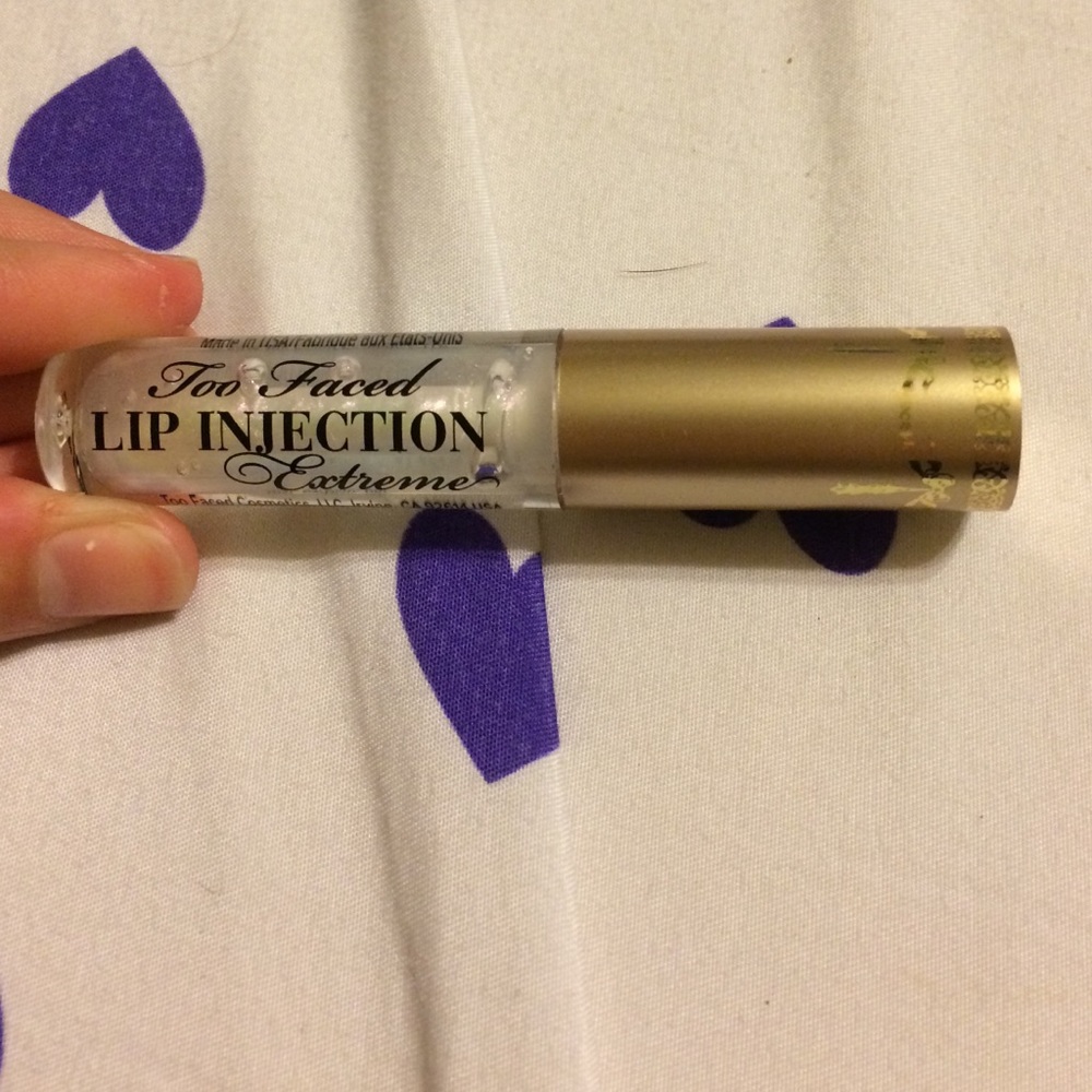 TOO FACED LIP INJECTION EXTREME.