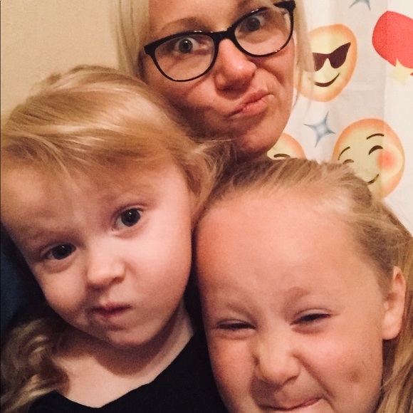 Meet your Posher, Tiffany - Picture 4 of 8