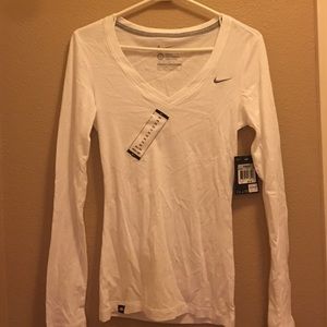 White nike tee